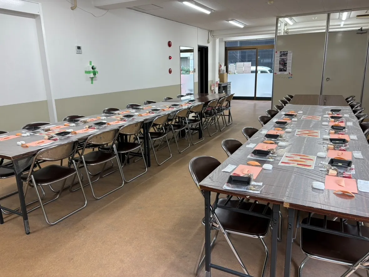 日本語学校20名でお寿司づくり！食品サンプルは世界共通！？