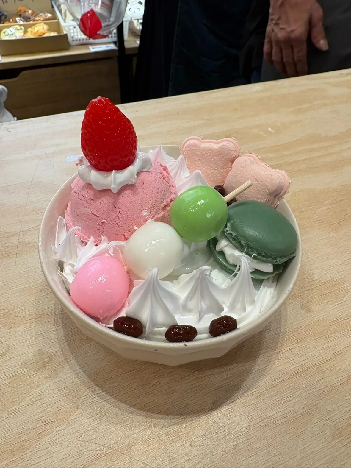 春らしさ満点!店舗でかわいい春パフェづくり♪