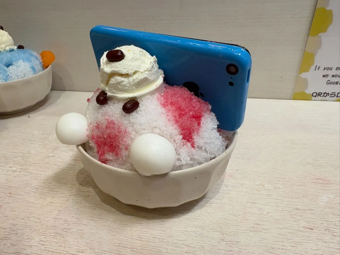 ホッキョクグマ、働きます。🍧📱