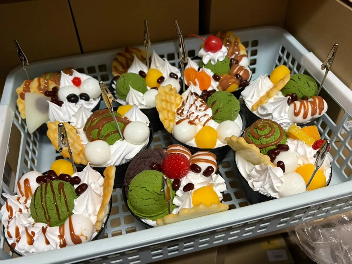 カゴいっぱいの抹茶パフェ！いつでもキレイなお見本をお届けする秘密とは…？🍵🍨