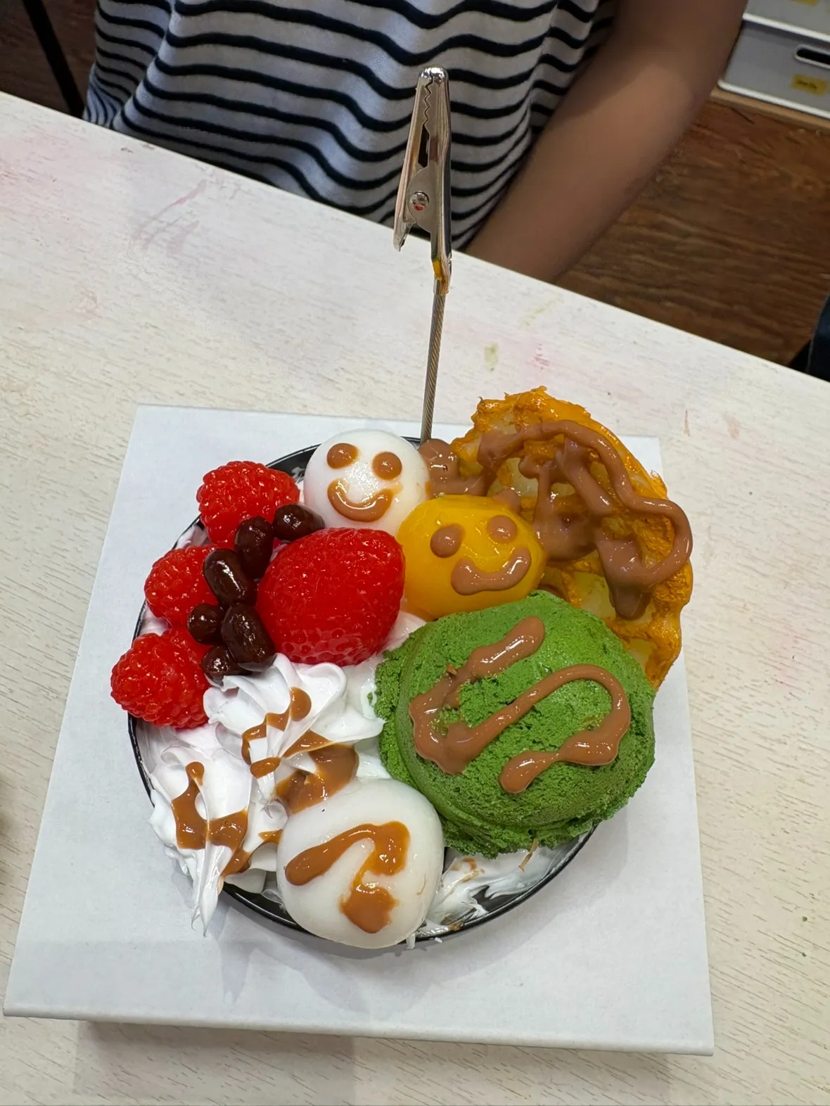 【夏休みの思い出⑤✨】スタッフも思わず激写！白玉＆栗のニコニコ顔とフルーツが激かわな抹茶パフェが完成！