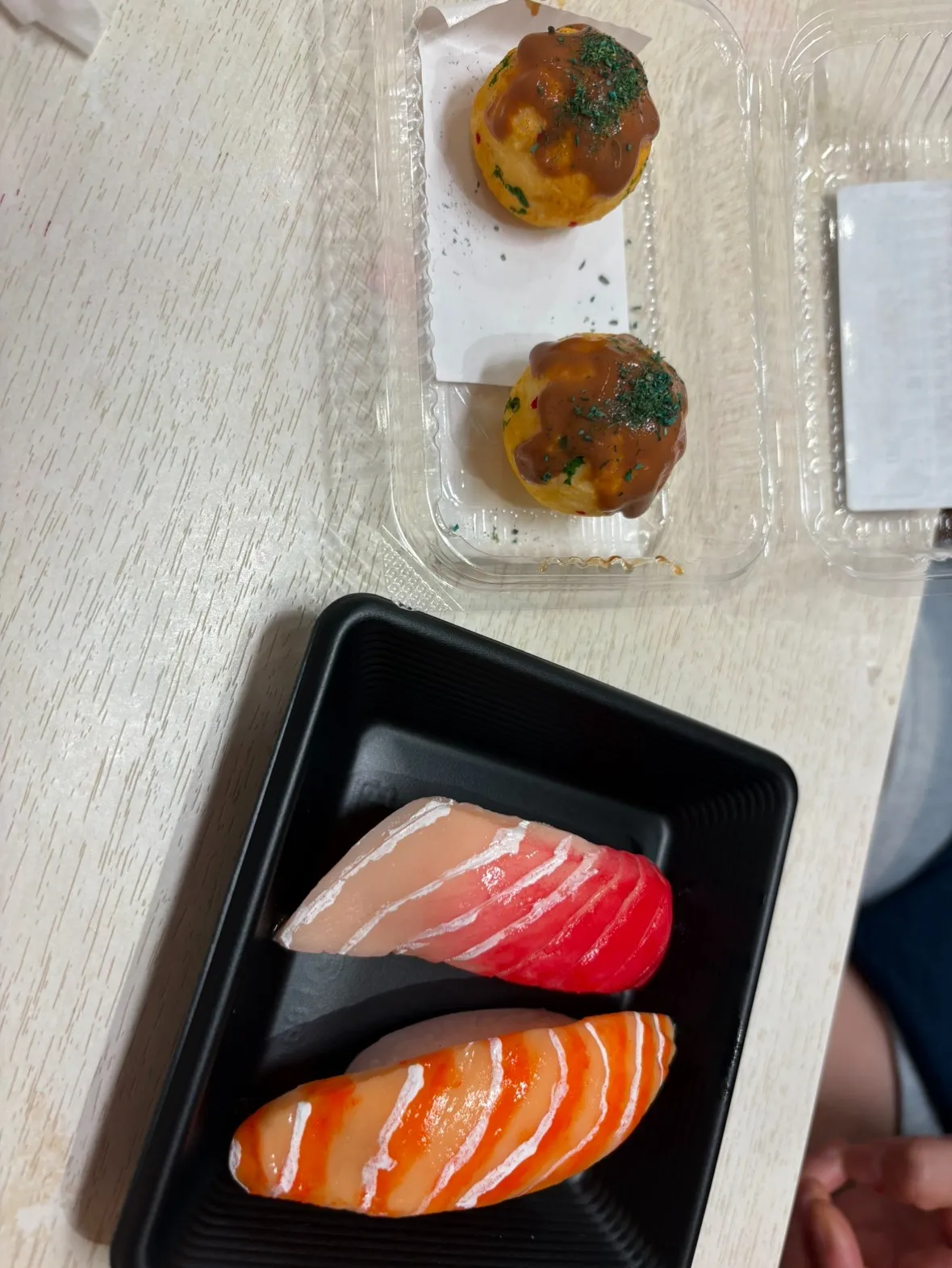【店舗体験レポ✨】中国から遊びに来てくれた女の子が1人で「たこ焼き＆お寿司」に大挑戦！